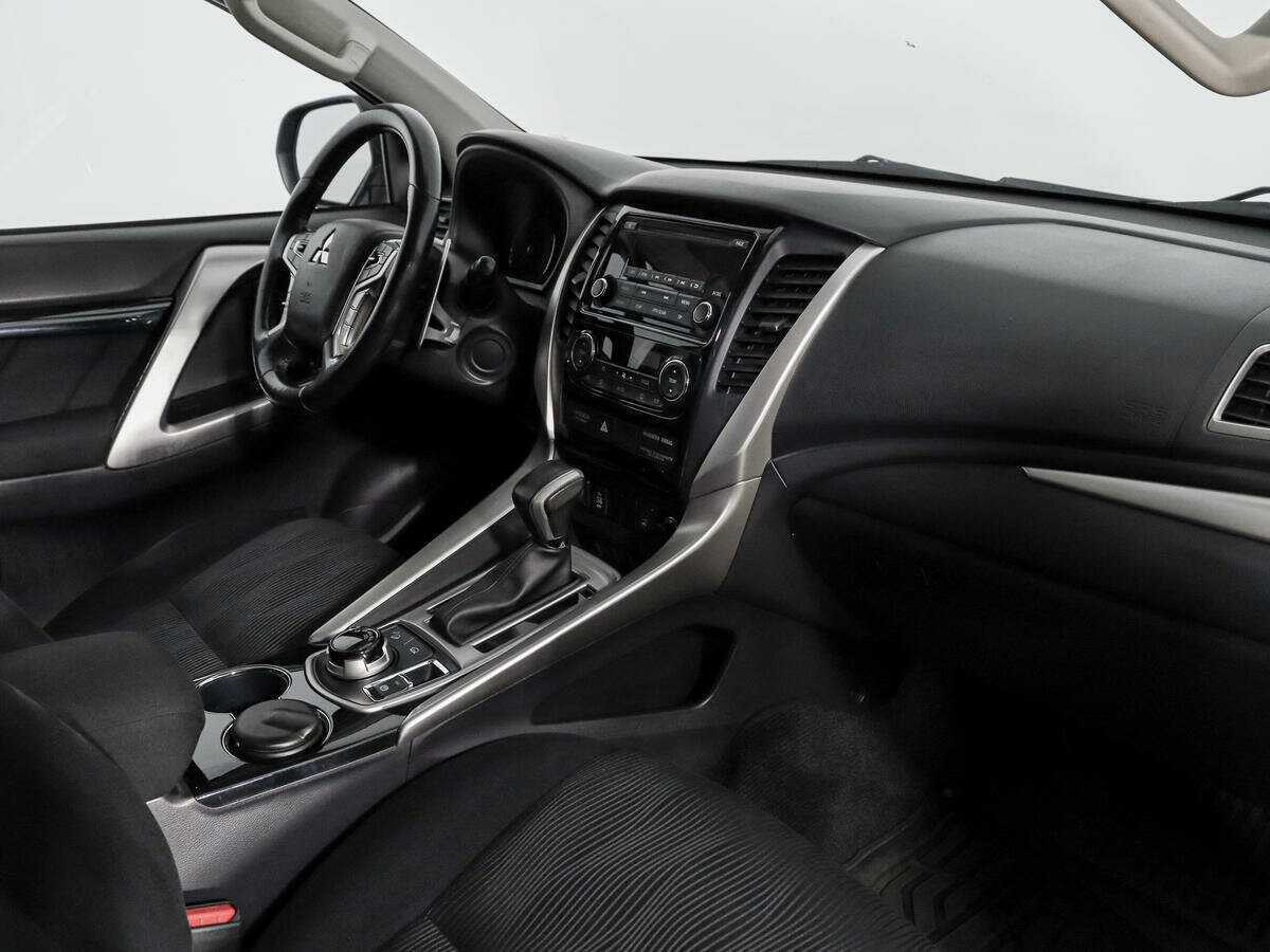 Mitsubishi Pajero Sport б/у, 2017, Автоматическая. Фото: #12