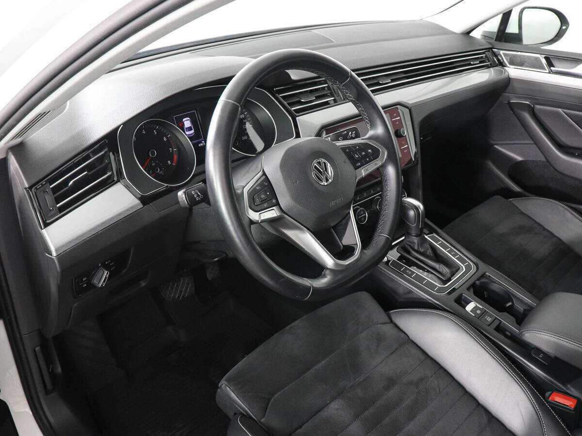 Volkswagen Passat б/у, 2020, Роботизированная. Фото: #8