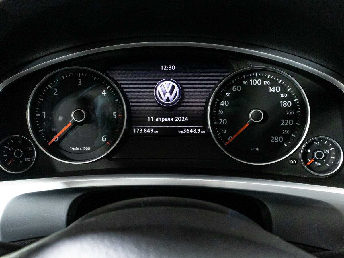 Volkswagen Touareg б/у, 2013, Автоматическая. Фото: #11