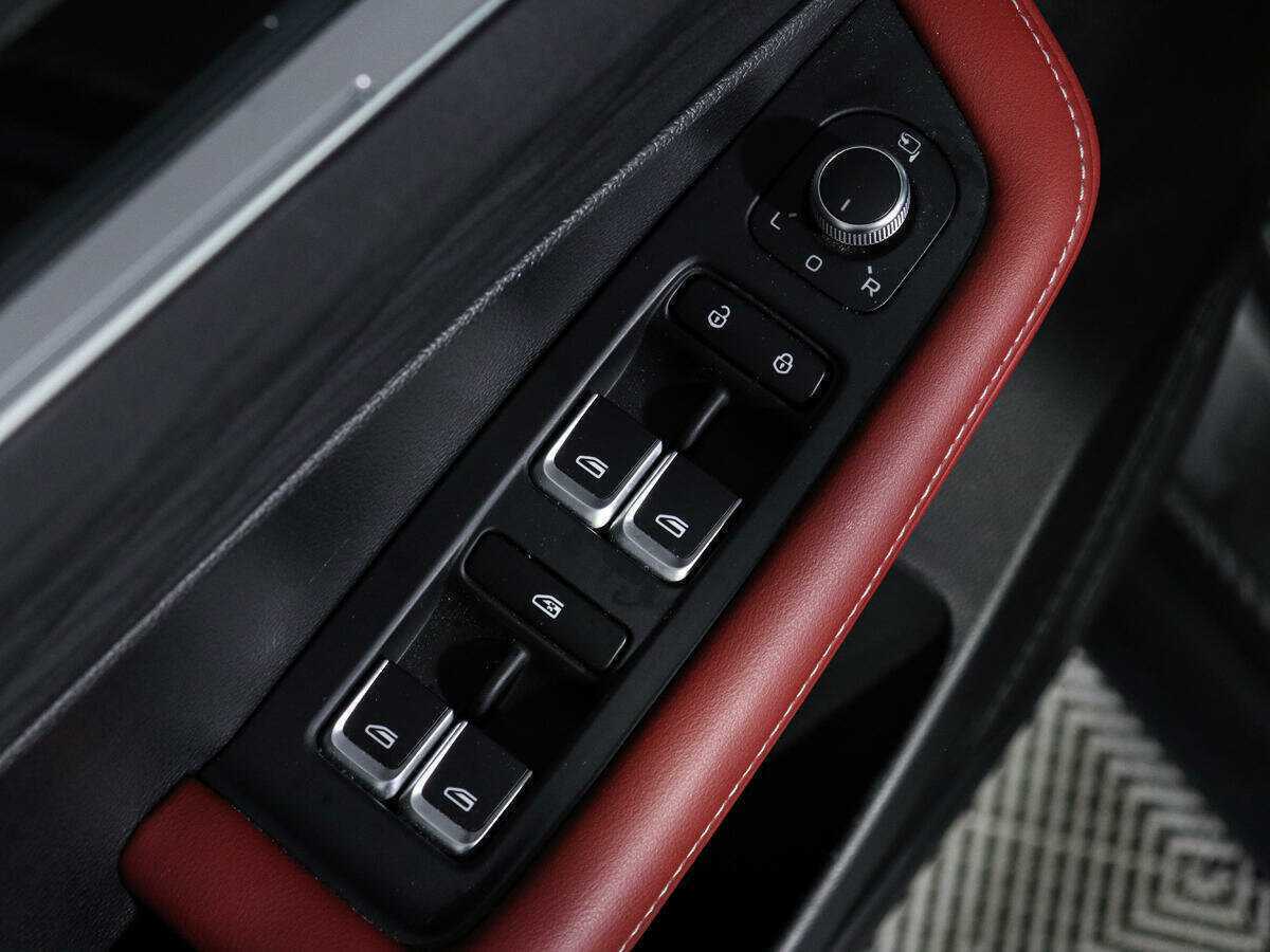 Geely Coolray б/у, 2023, Роботизированная. Фото: #18