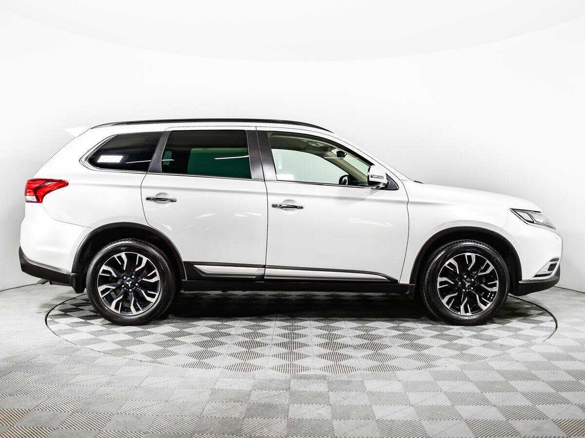 Mitsubishi Outlander б/у, 2021, Вариатор. Фото: #3
