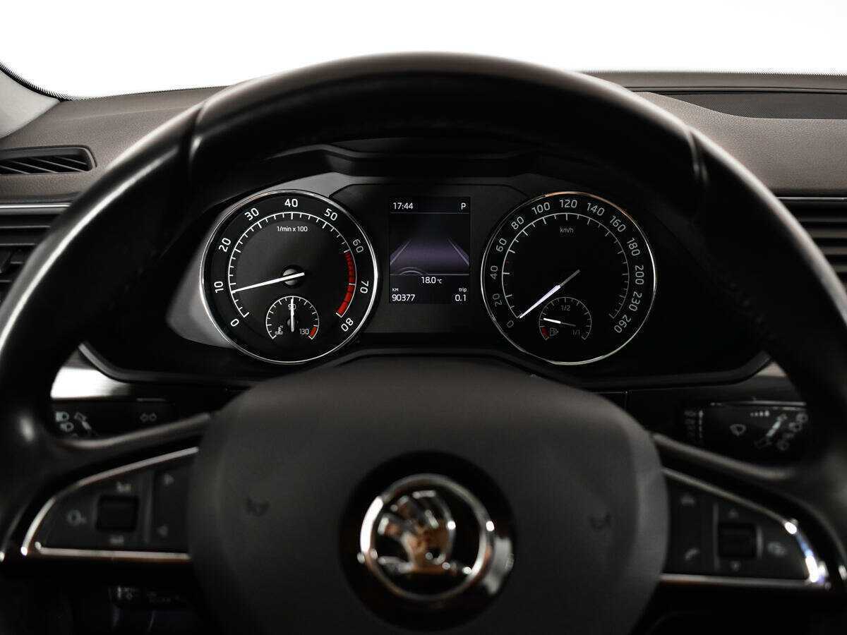 Skoda Superb б/у, 2016, Роботизированная. Фото: #10