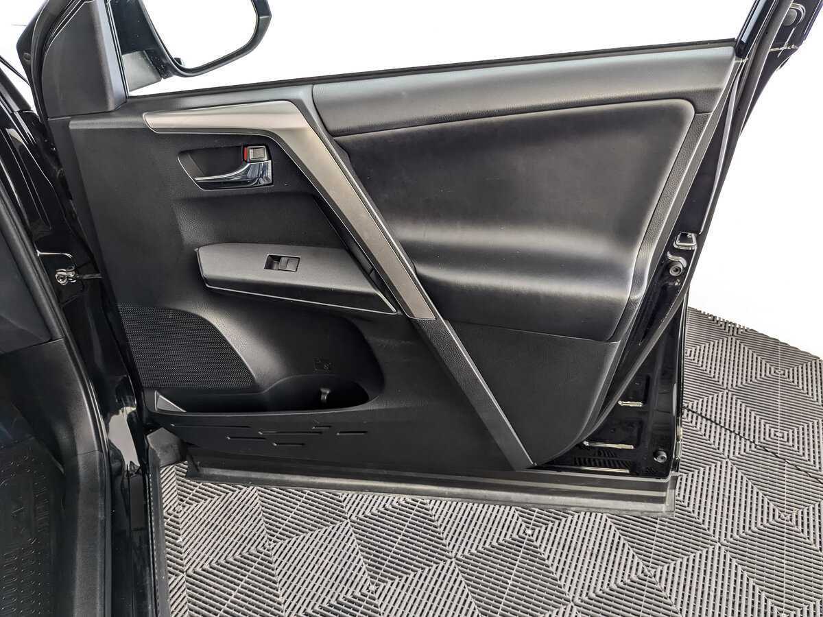 Toyota RAV4 б/у, 2017, Автоматическая. Фото: #20