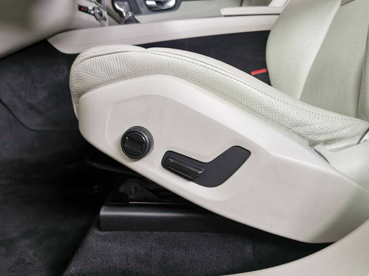 Volvo XC60 б/у, 2018, Автоматическая. Фото: #16