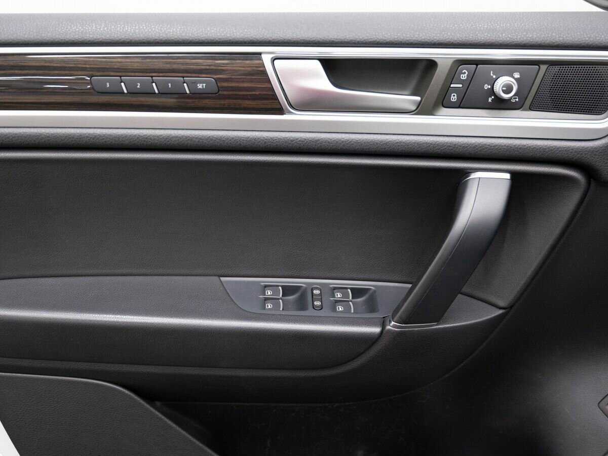 Volkswagen Touareg б/у, 2015, Автоматическая. Фото: #14