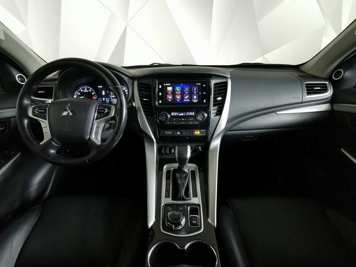 Mitsubishi Pajero Sport б/у, 2017, Автоматическая. Фото: #9