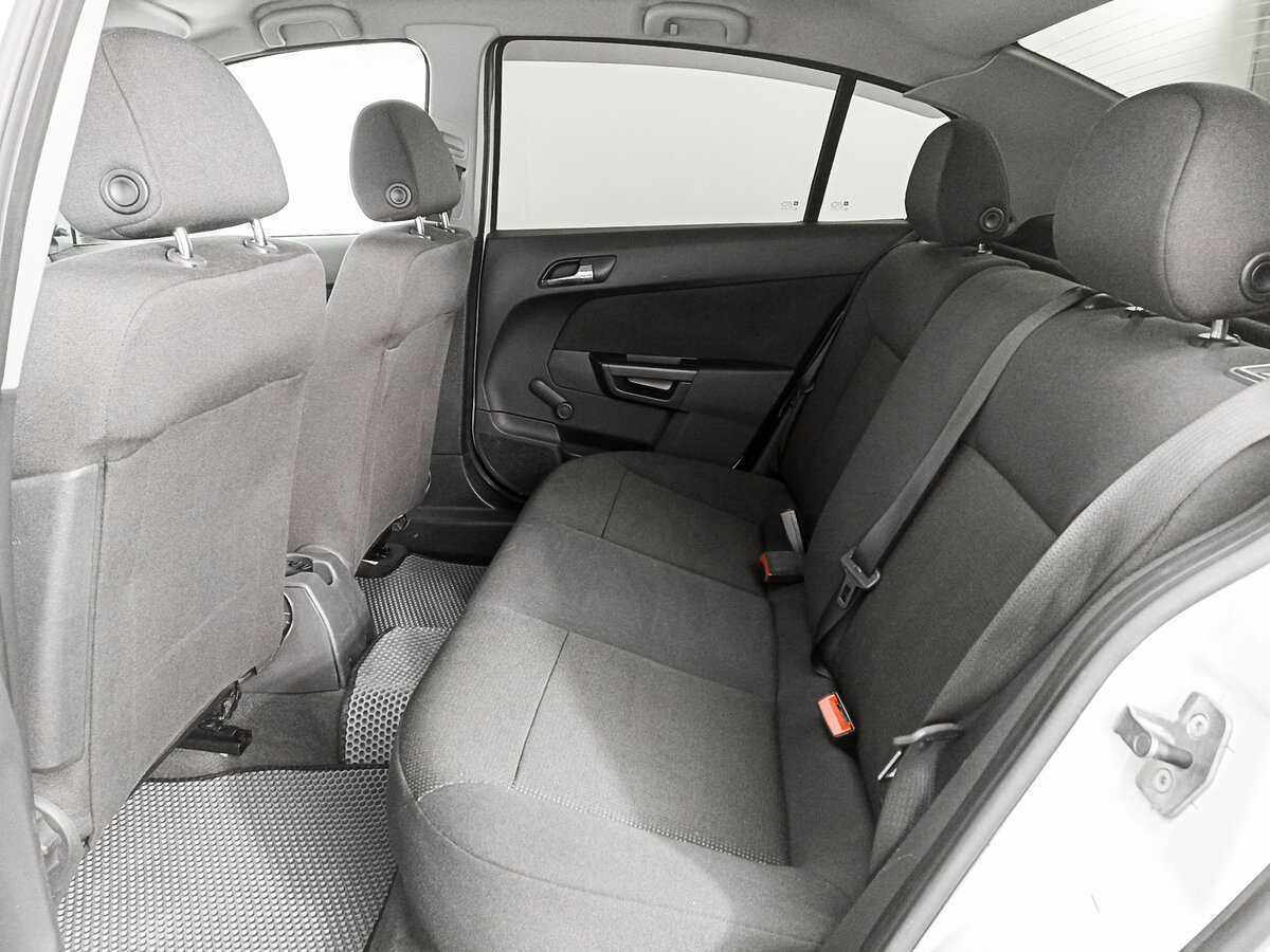 Опель Астра б/у, 2013, Механическая. Фото: #9