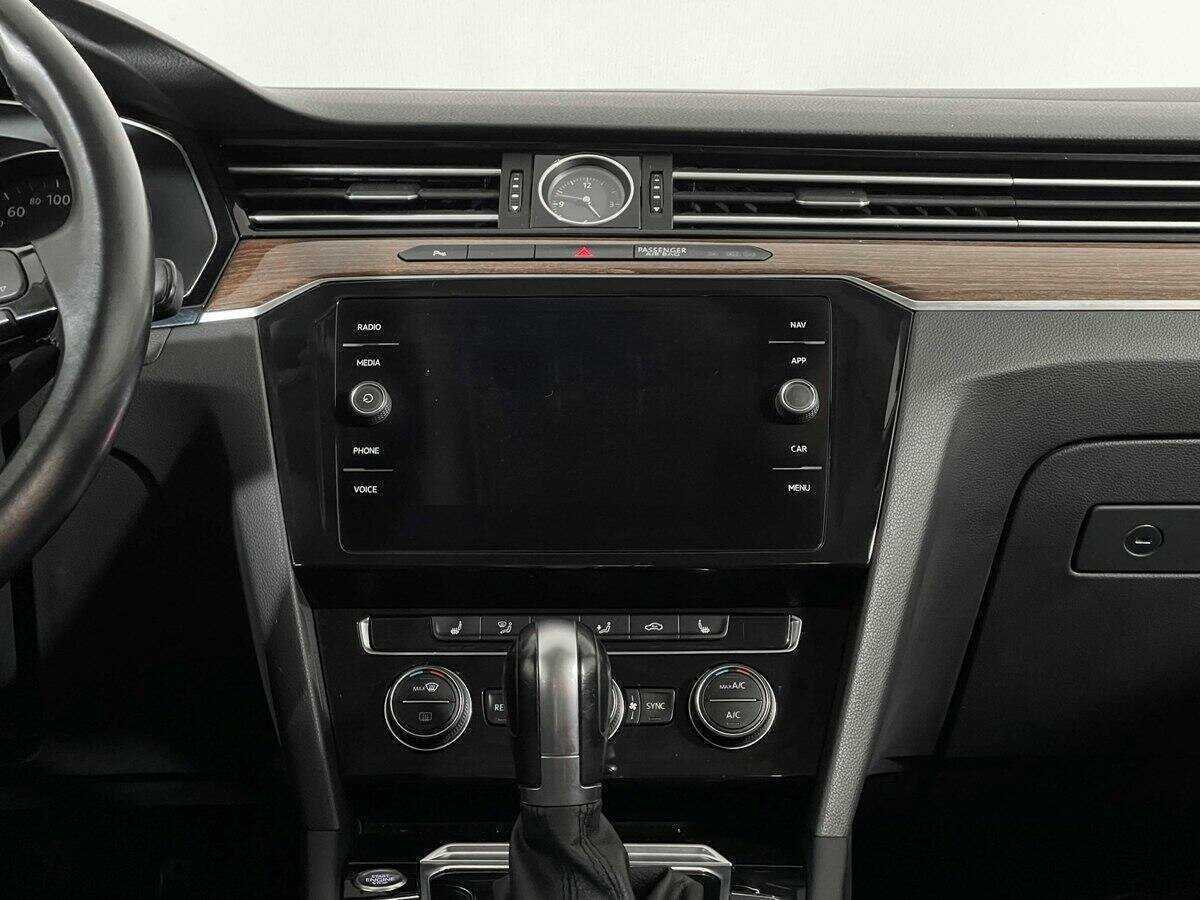 Volkswagen Passat б/у, 2018, Роботизированная. Фото: #9