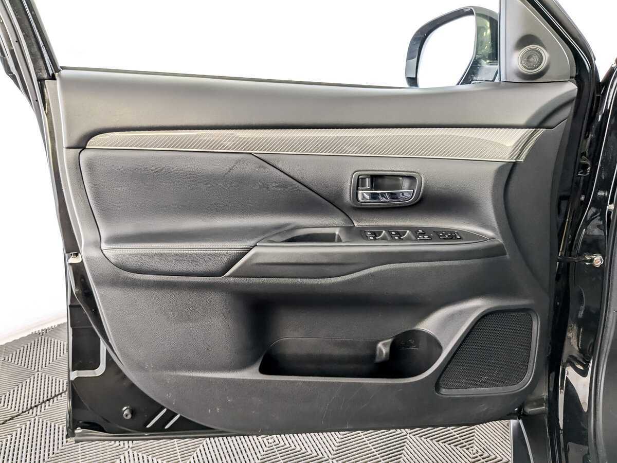 Mitsubishi Outlander б/у, 2021, Вариатор. Фото: #18