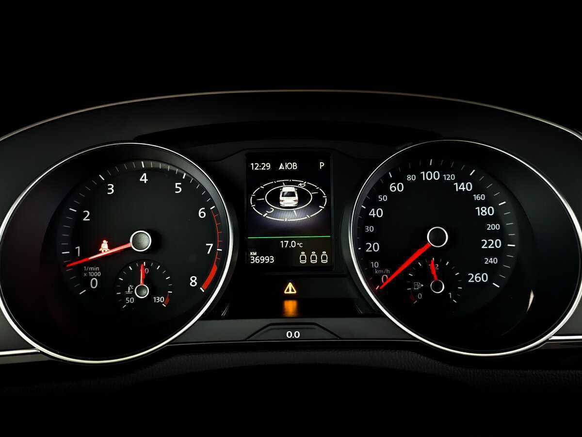 Volkswagen Passat б/у, 2021, Роботизированная. Фото: #12