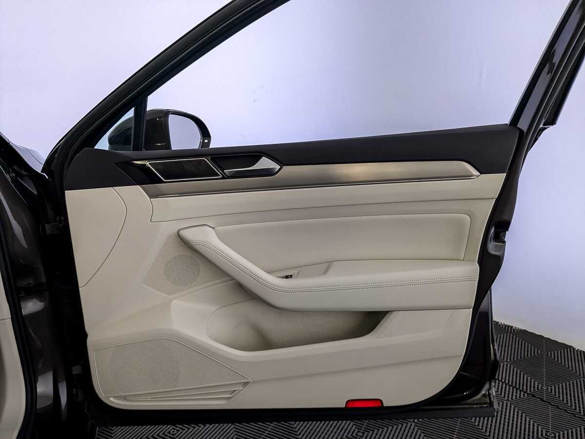 Volkswagen Passat б/у, 2017, Роботизированная. Фото: #22