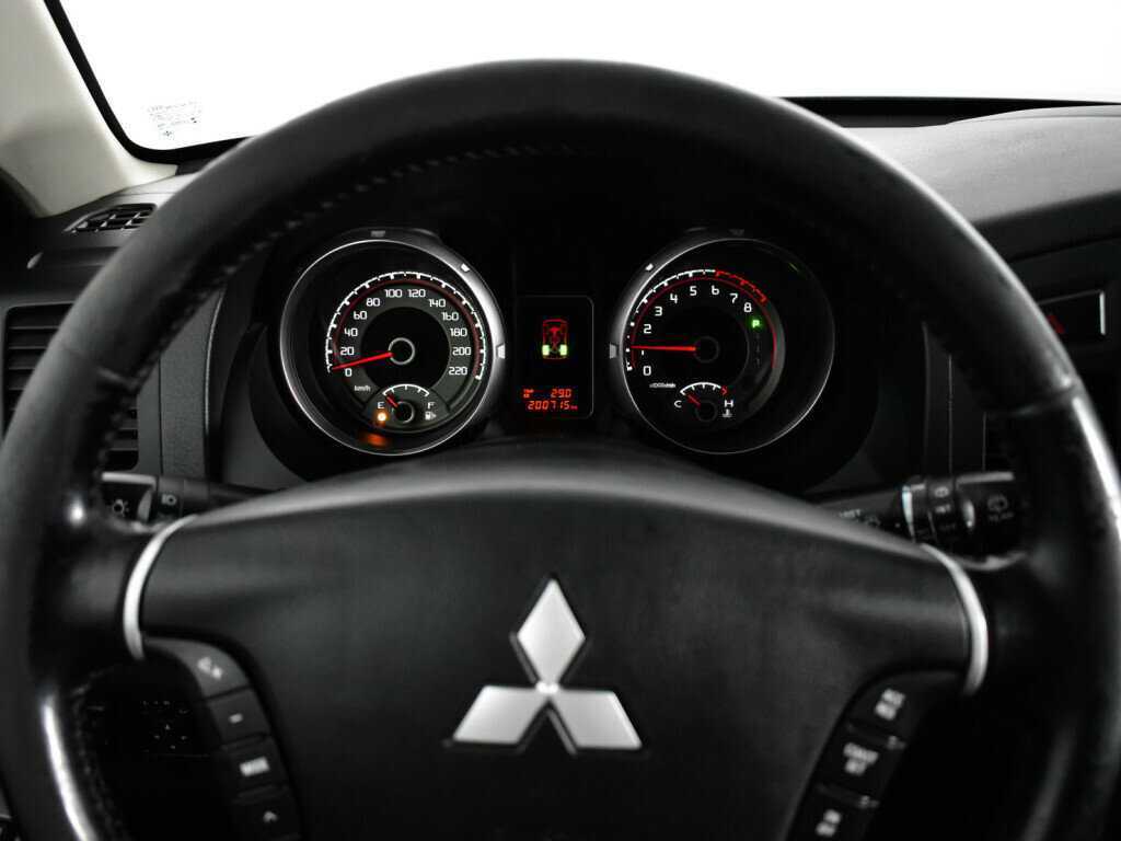 Mitsubishi Pajero б/у, 2014, Автоматическая. Фото: #10