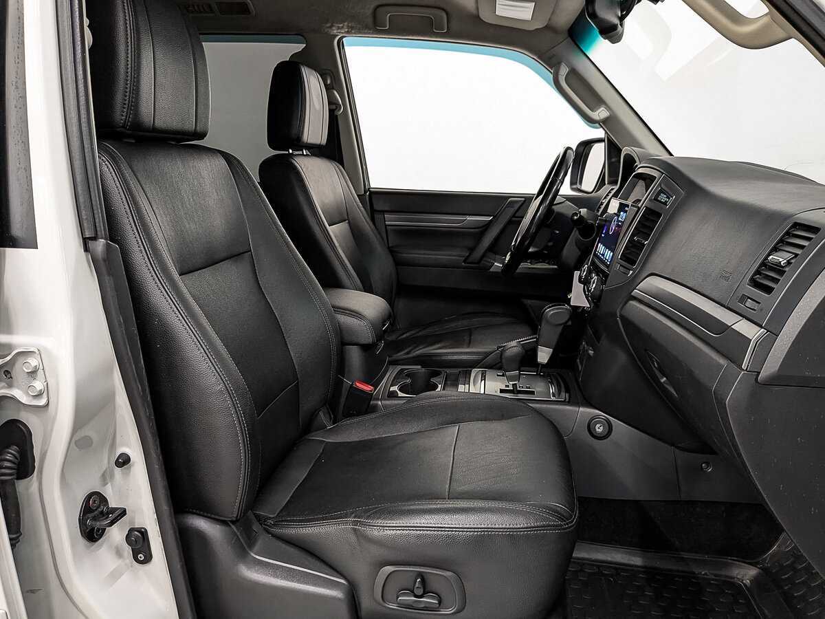 Mitsubishi Pajero б/у, 2015, Автоматическая. Фото: #22