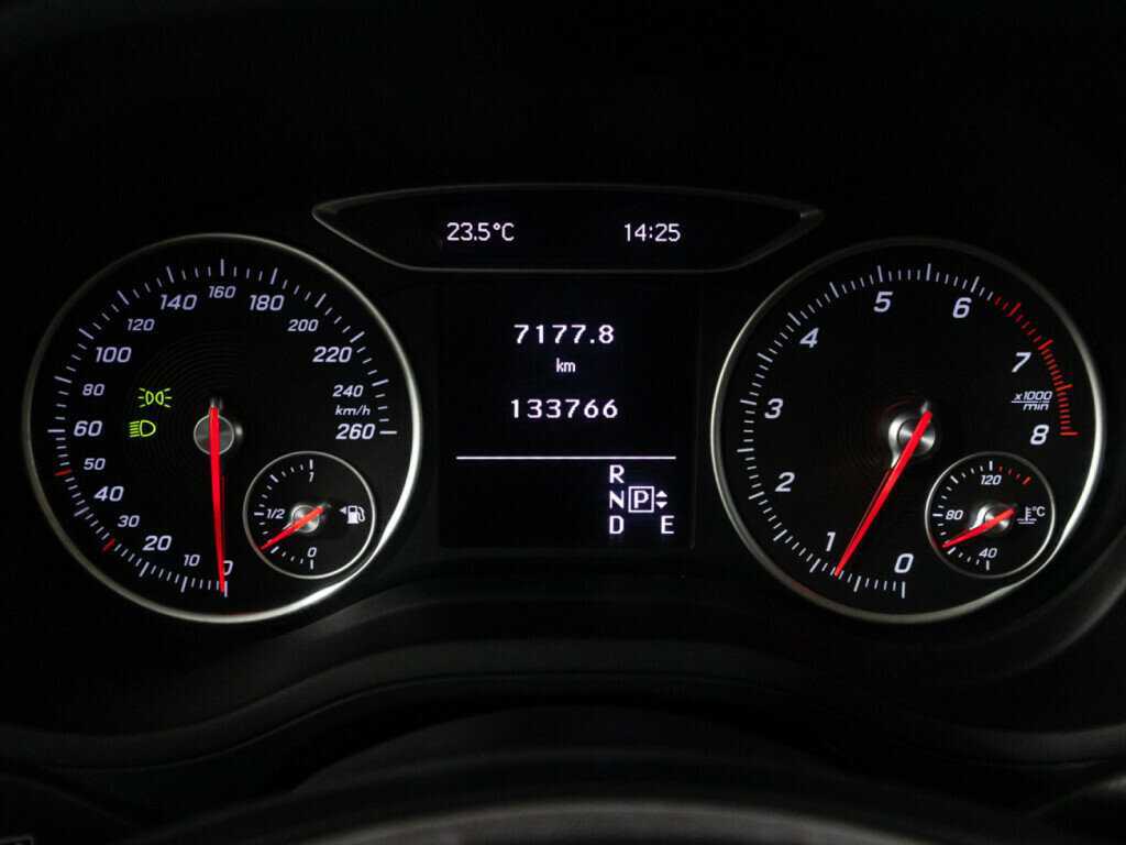 Mercedes-Benz B-Класс б/у, 2015, Роботизированная. Фото: #11