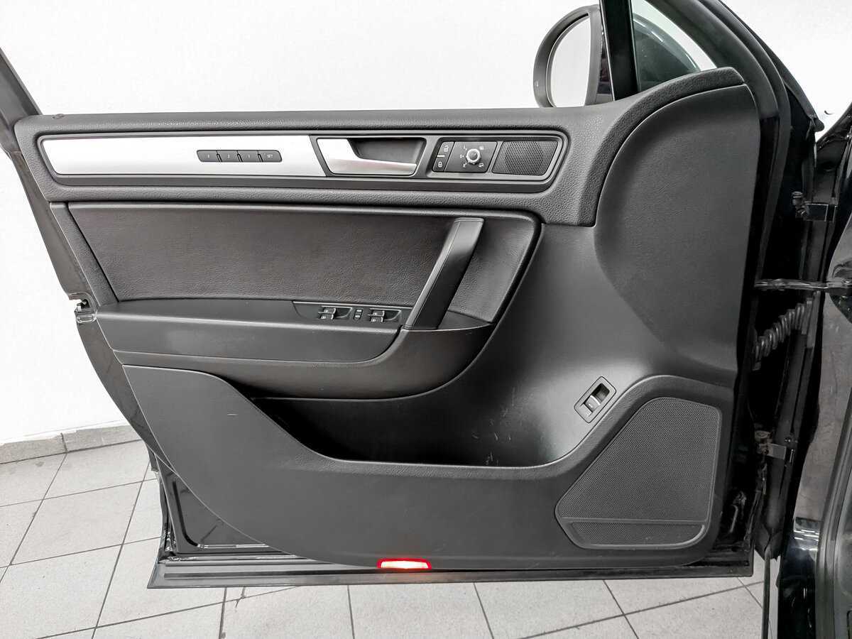 Volkswagen Touareg б/у, 2013, Автоматическая. Фото: #16