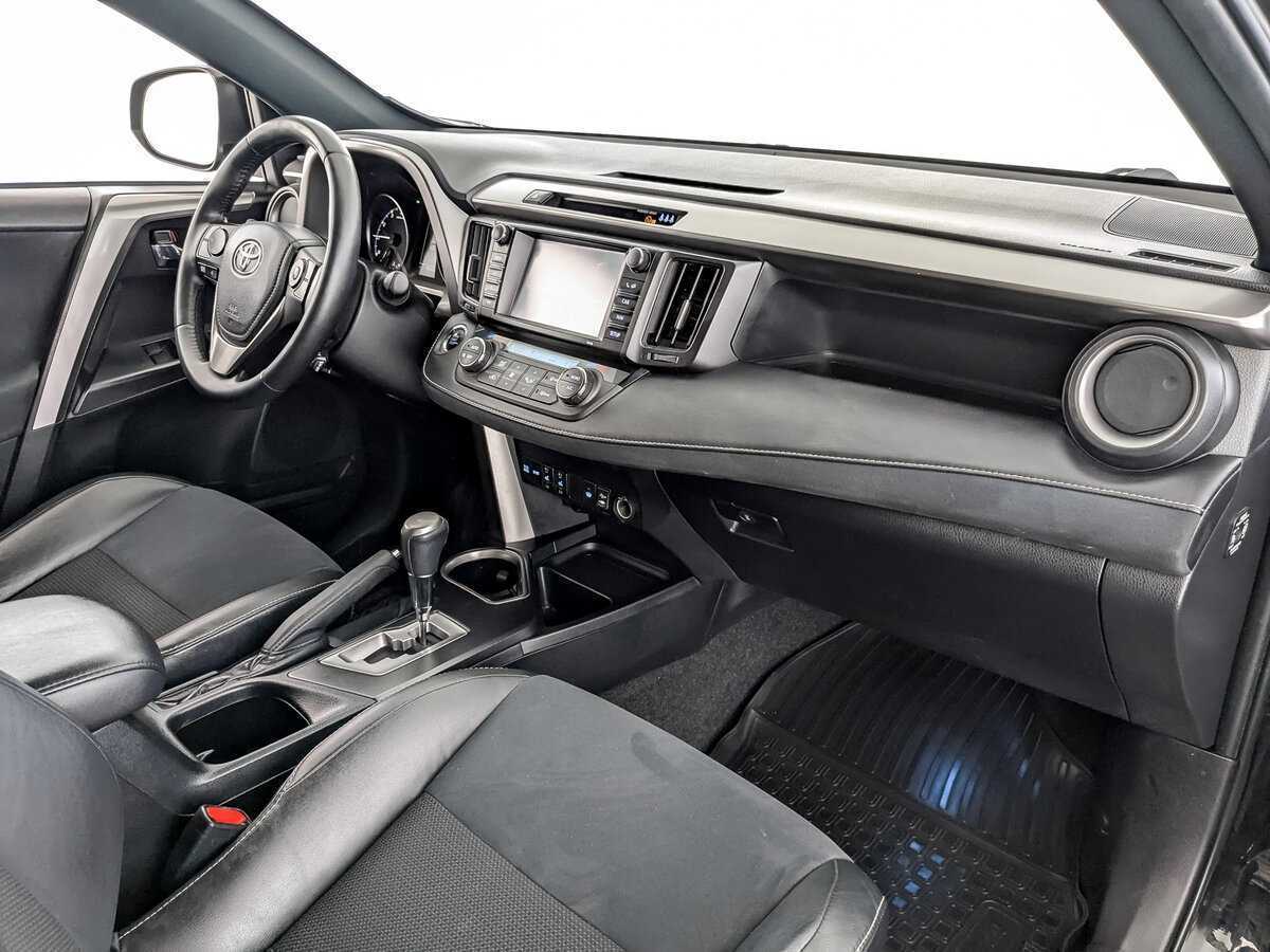Toyota RAV4 б/у, 2017, Механическая. Фото: #10