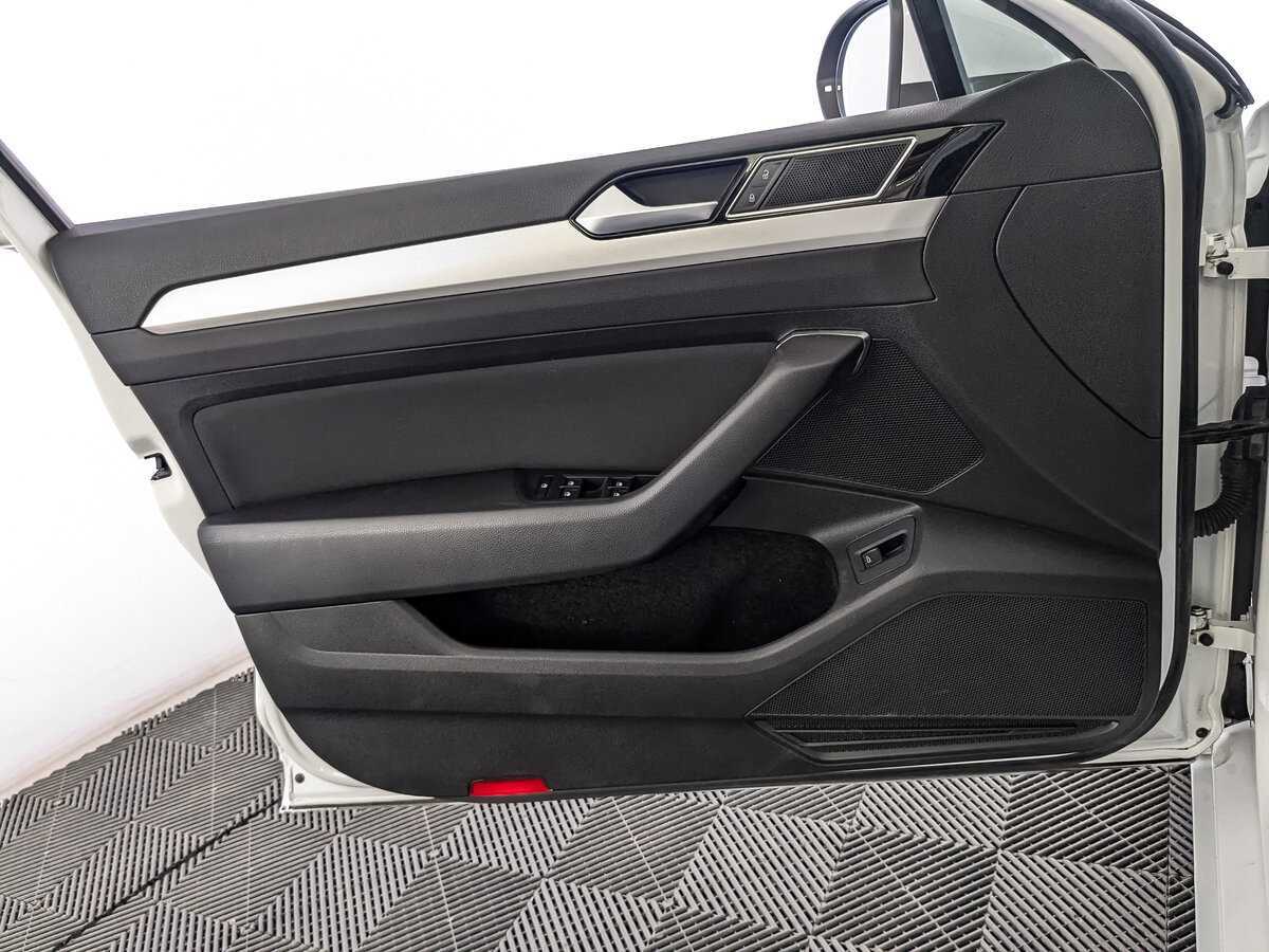 Volkswagen Passat б/у, 2019, Роботизированная. Фото: #15