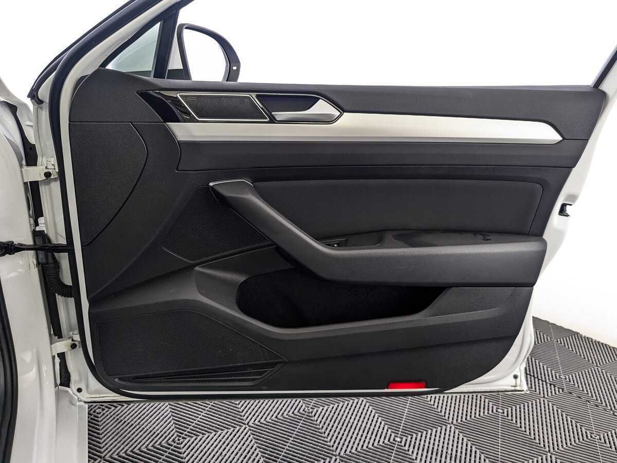 Volkswagen Passat б/у, 2019, Роботизированная. Фото: #21