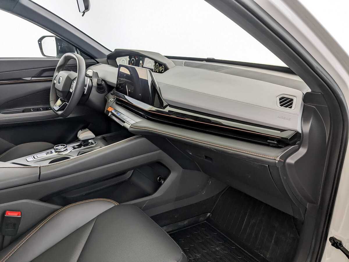 Changan UNI-V б/у, 2023, Роботизированная. Фото: #10