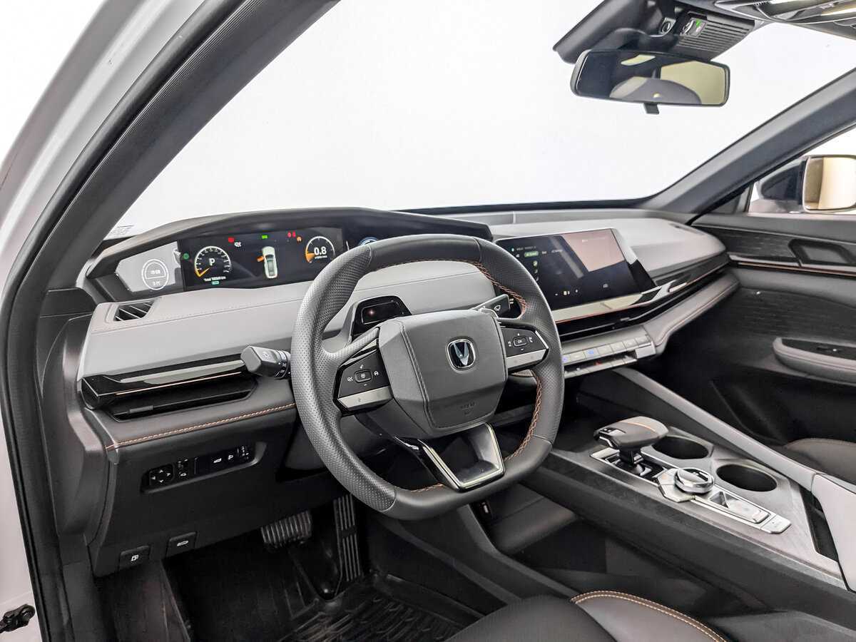 Changan UNI-V б/у, 2023, Роботизированная. Фото: #15