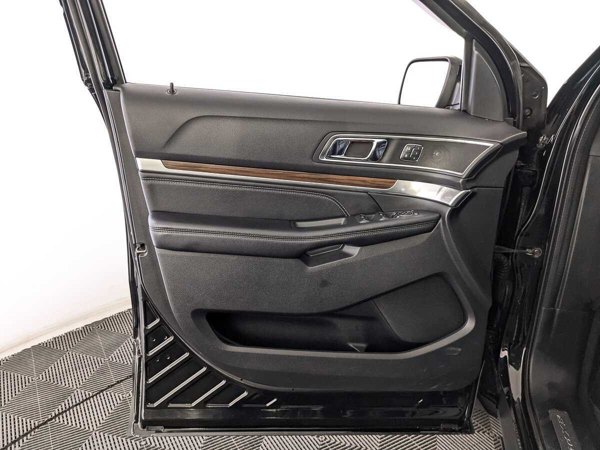 Ford Explorer б/у, 2018, Автоматическая. Фото: #17
