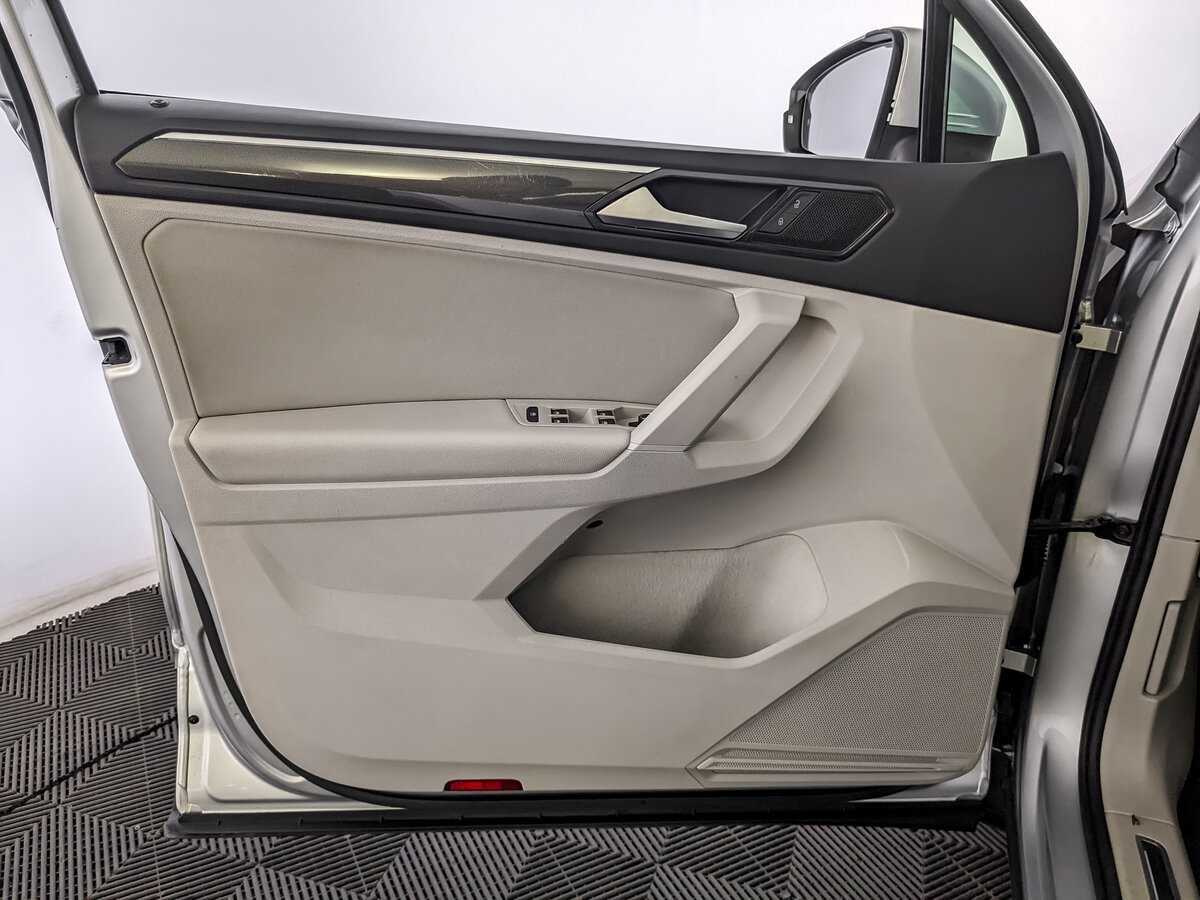 Volkswagen Tiguan б/у, 2017, Роботизированная. Фото: #18