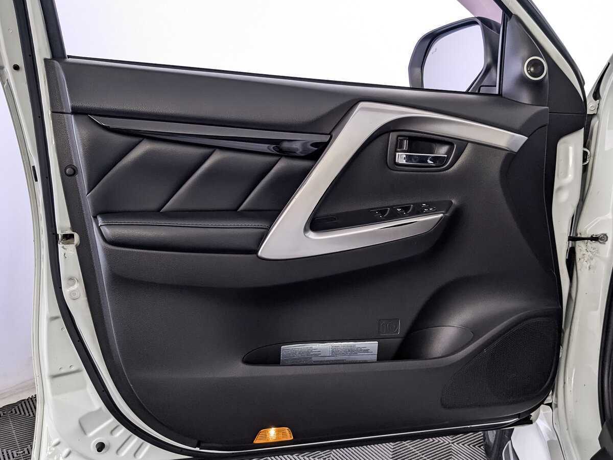 Mitsubishi Pajero Sport б/у, 2017, Автоматическая. Фото: #16