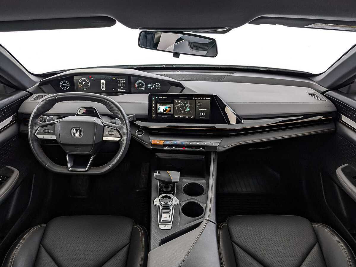 Changan UNI-V б/у, 2023, Роботизированная. Фото: #13