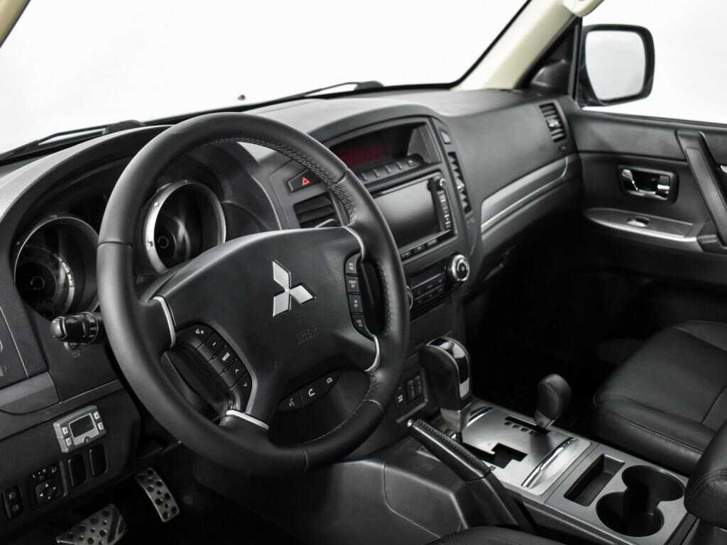 Mitsubishi Pajero б/у, 2013, Автоматическая. Фото: #8