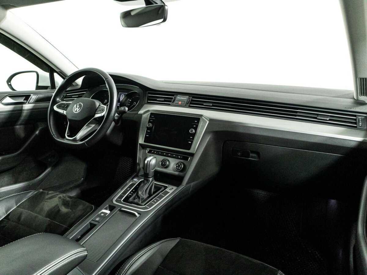 Volkswagen Passat б/у, 2021, Роботизированная. Фото: #8