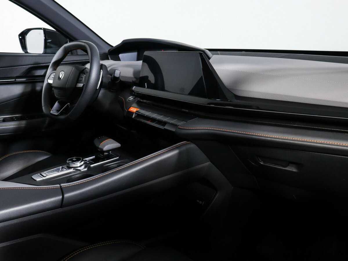 Changan UNI-V б/у, 2023, Роботизированная. Фото: #5