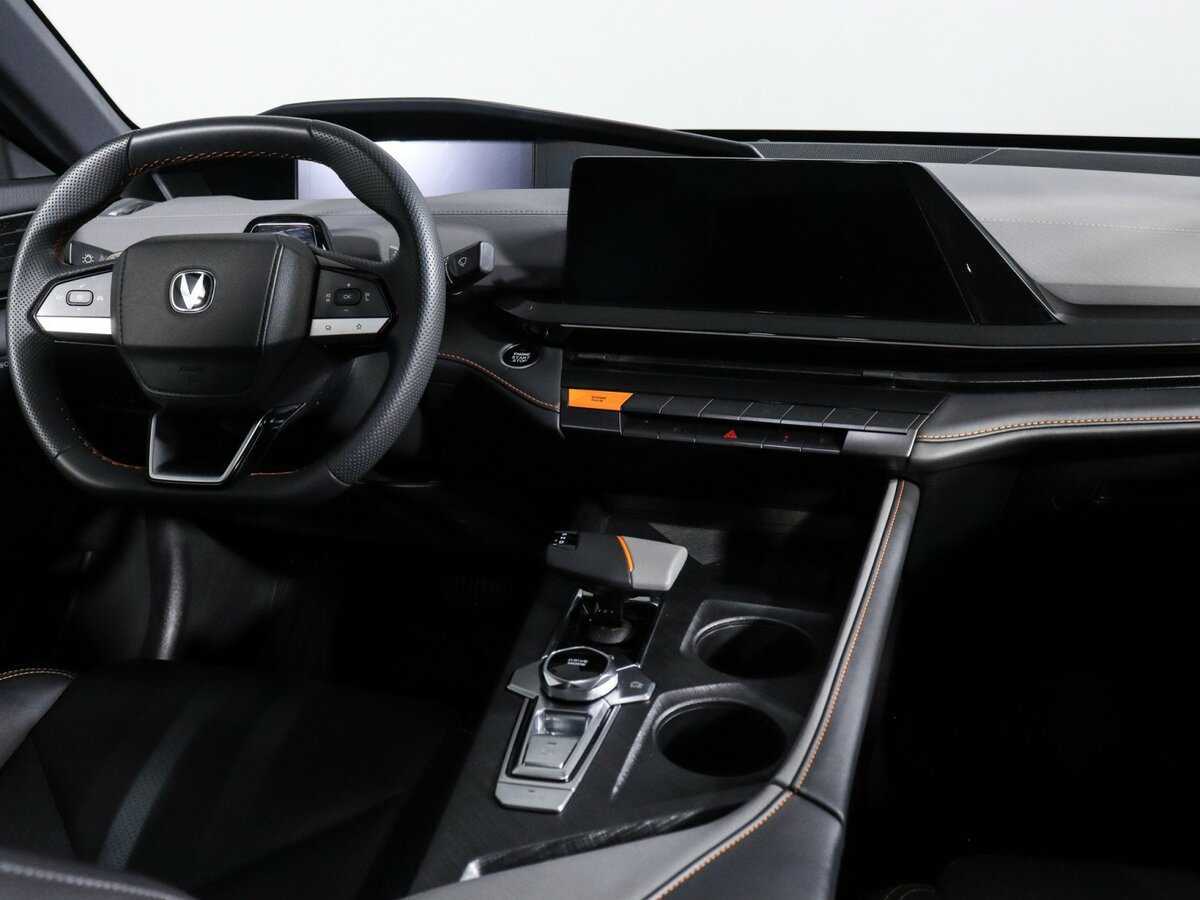 Changan UNI-V б/у, 2023, Роботизированная. Фото: #8