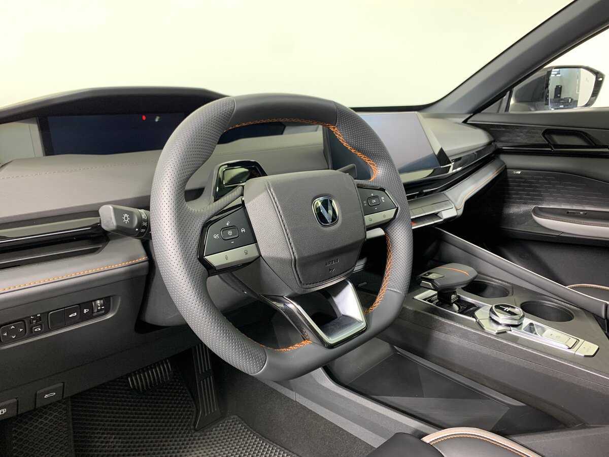 Changan UNI-V б/у, 2024, Роботизированная. Фото: #11