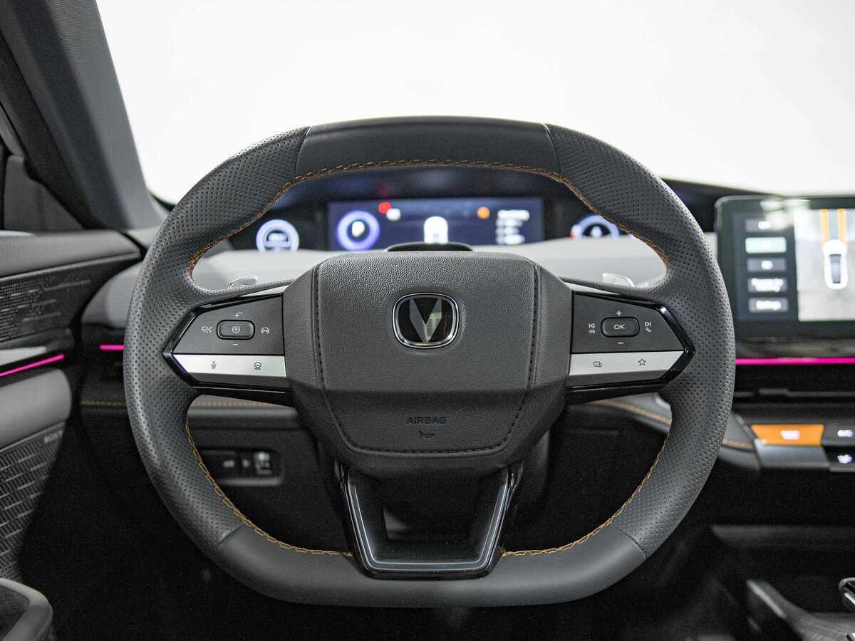 Changan UNI-V б/у, 2023, Роботизированная. Фото: #7