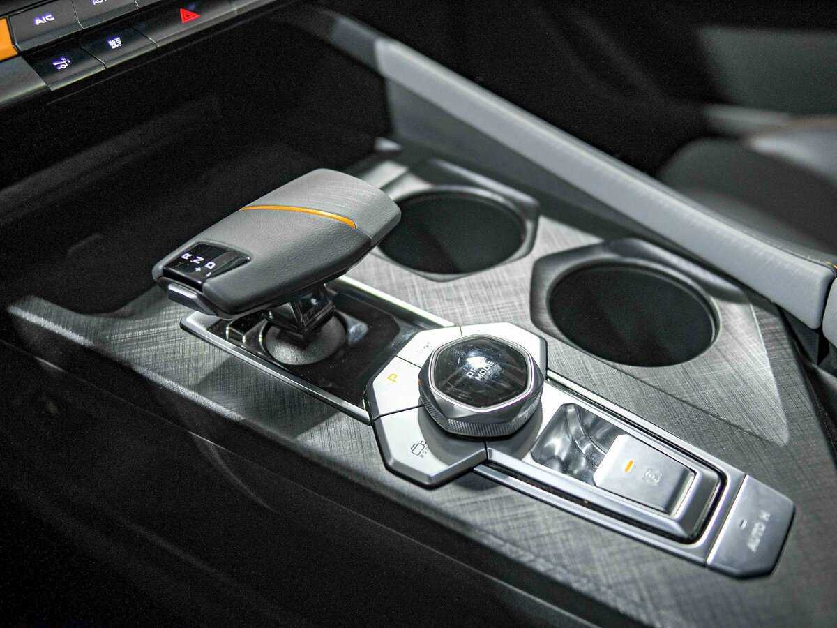 Changan UNI-V б/у, 2023, Роботизированная. Фото: #14