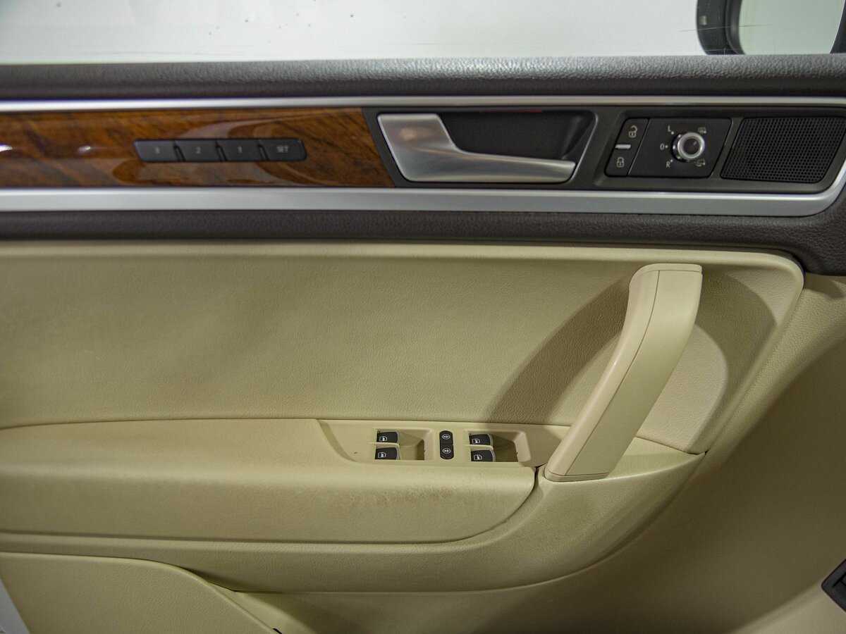 Volkswagen Touareg б/у, 2013, Автоматическая. Фото: #13