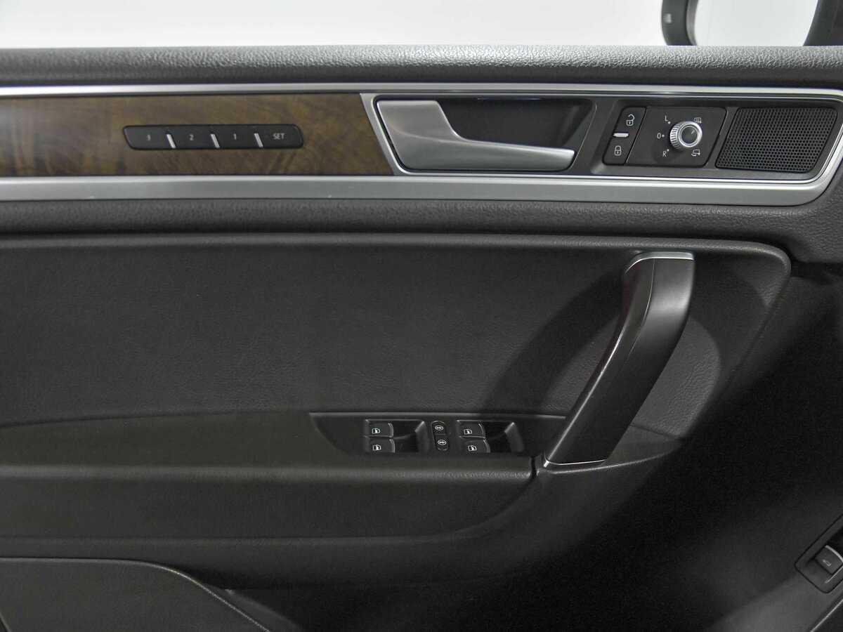 Volkswagen Touareg б/у, 2016, Автоматическая. Фото: #12
