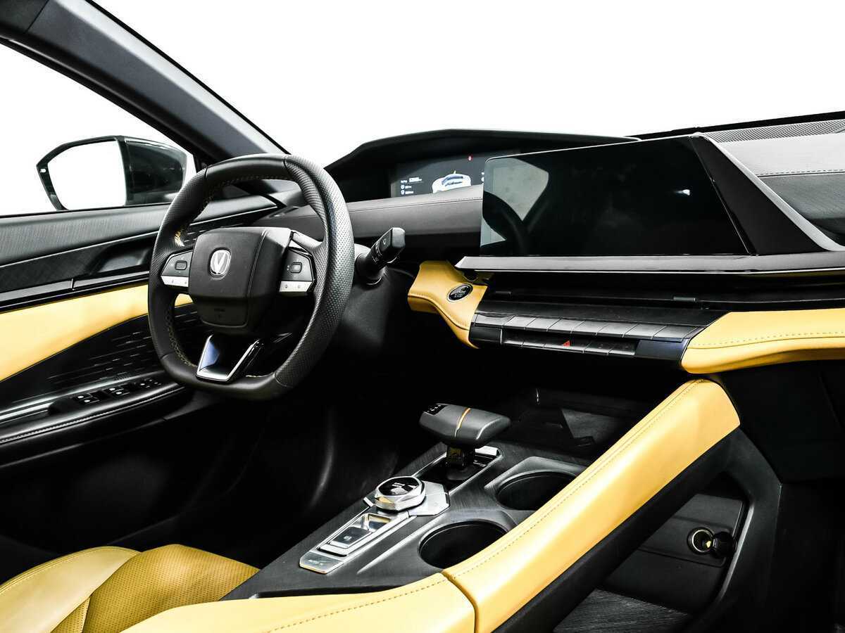 Changan UNI-V б/у, 2023, Роботизированная. Фото: #8