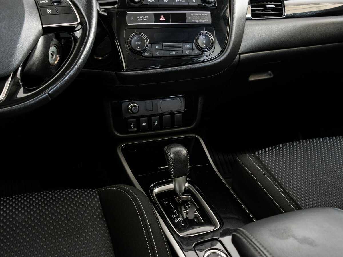 Mitsubishi Outlander б/у, 2018, Вариатор. Фото: #9