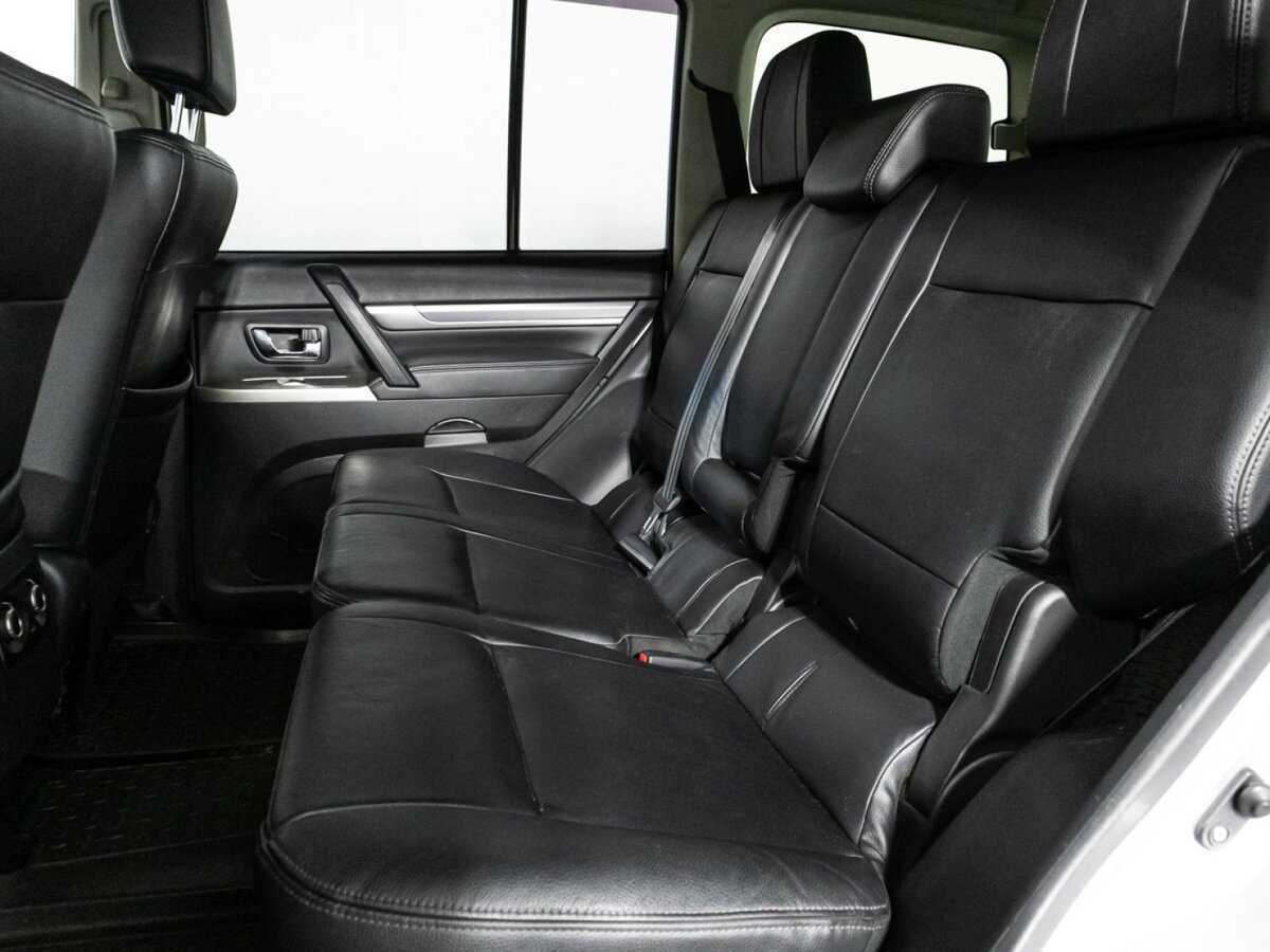 Mitsubishi Pajero б/у, 2015, Автоматическая. Фото: #7