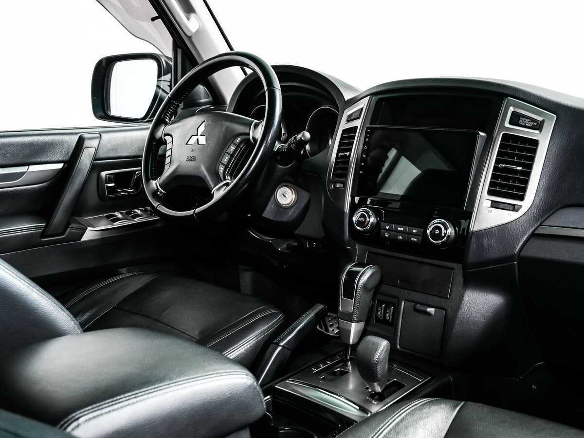 Mitsubishi Pajero б/у, 2015, Автоматическая. Фото: #8