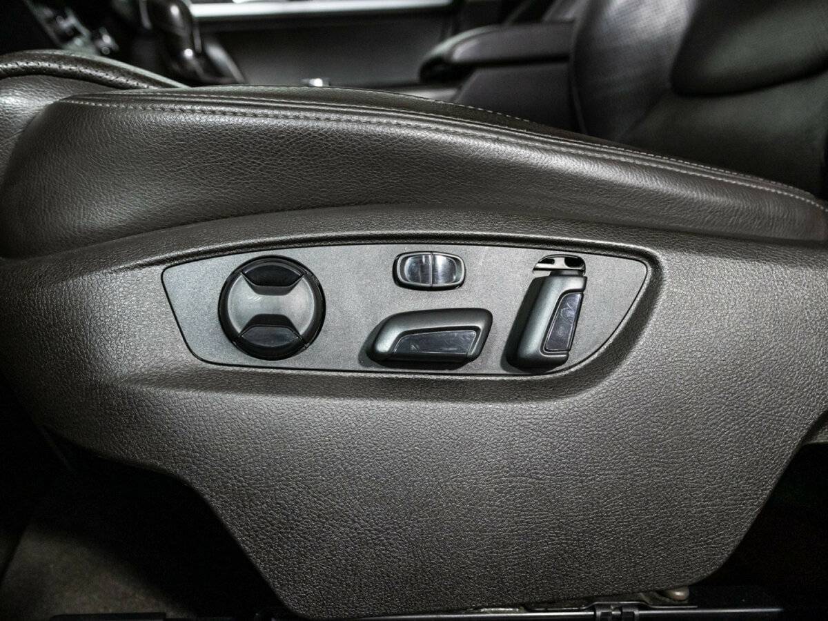 Volkswagen Touareg б/у, 2013, Автоматическая. Фото: #16