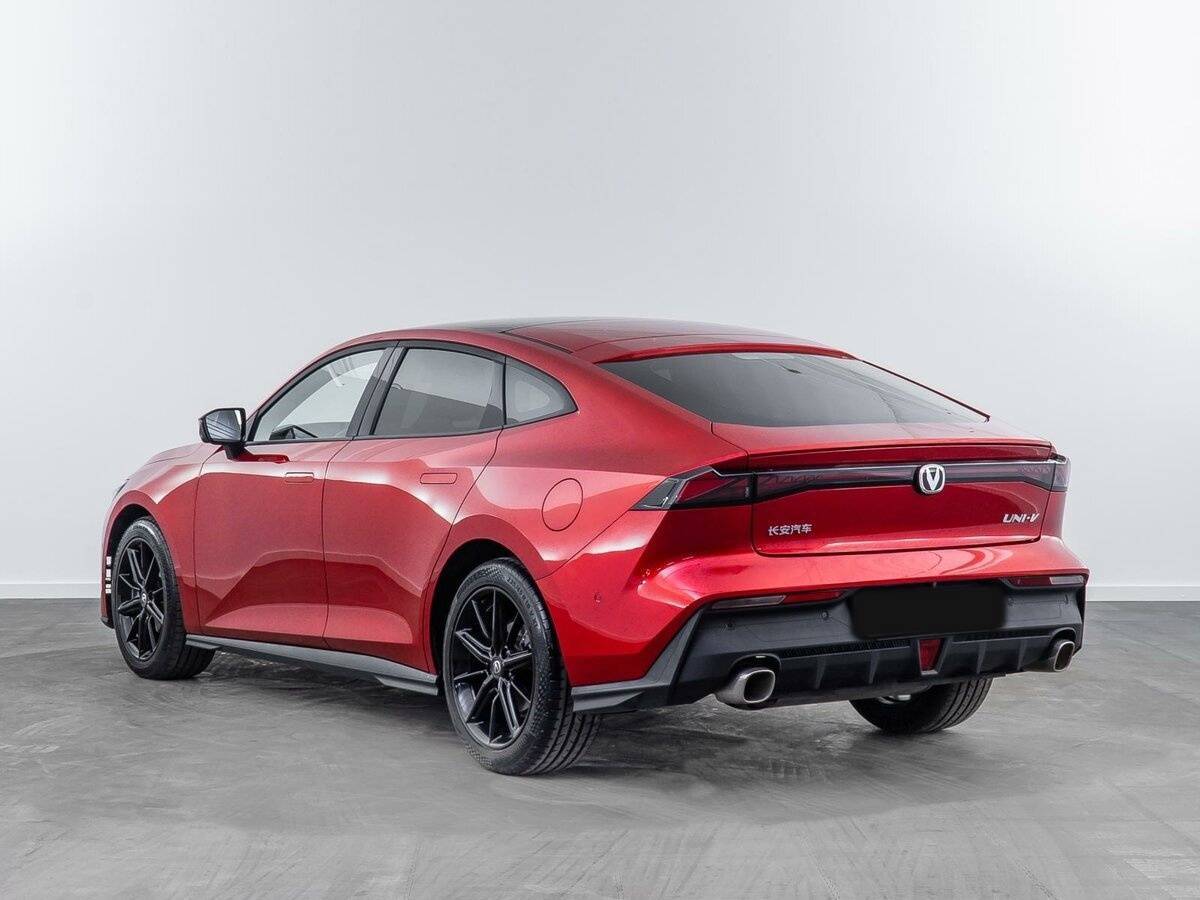 Changan UNI-V б/у, 2023, Роботизированная. Фото: #1