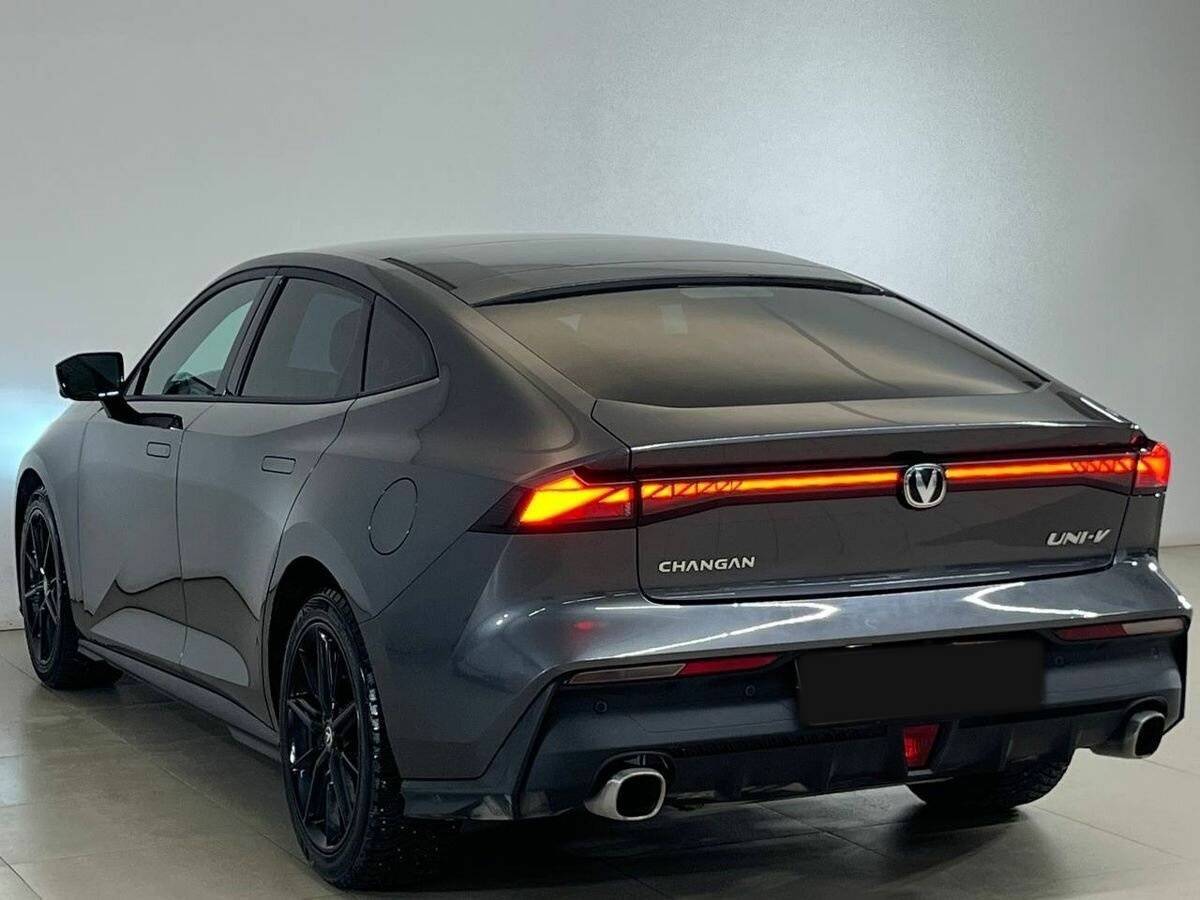 Changan UNI-V б/у, 2023, Роботизированная. Фото: #4