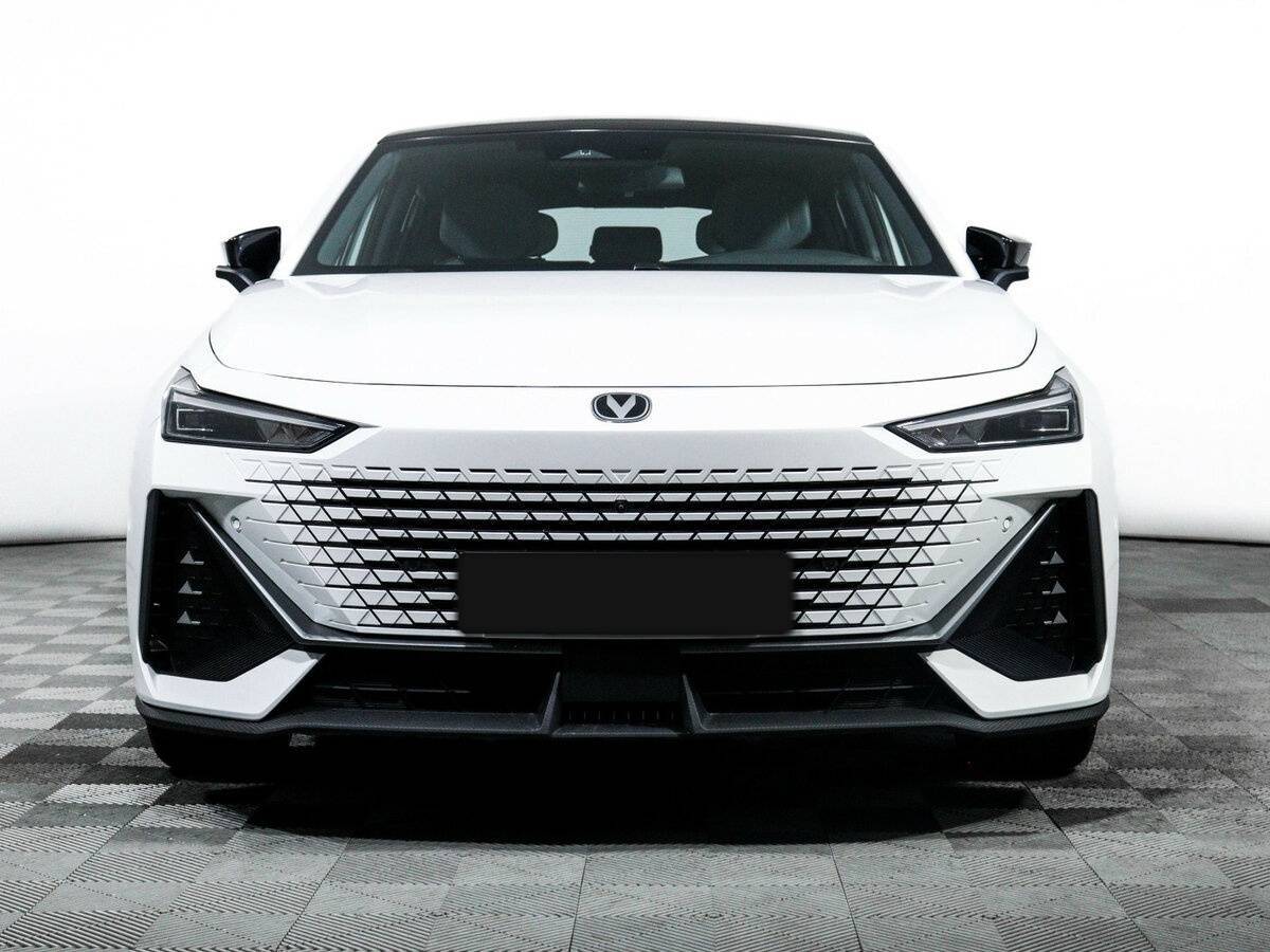 Changan UNI-V б/у, 2023, Роботизированная. Фото: #1