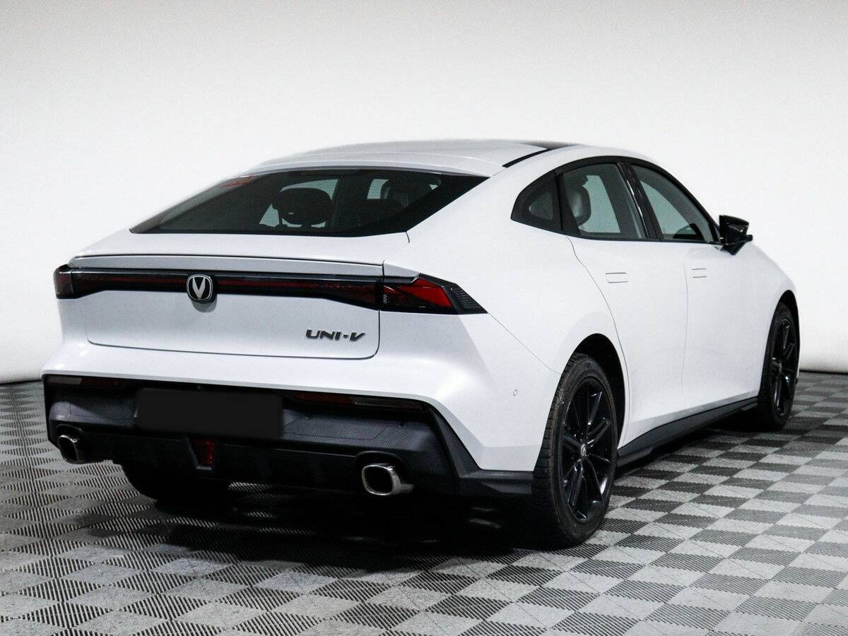 Changan UNI-V б/у, 2023, Роботизированная. Фото: #4