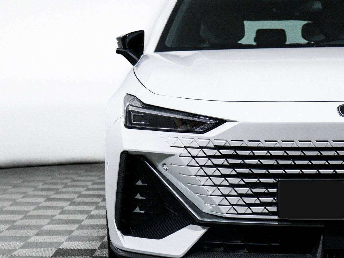 Changan UNI-V б/у, 2023, Роботизированная. Фото: #17