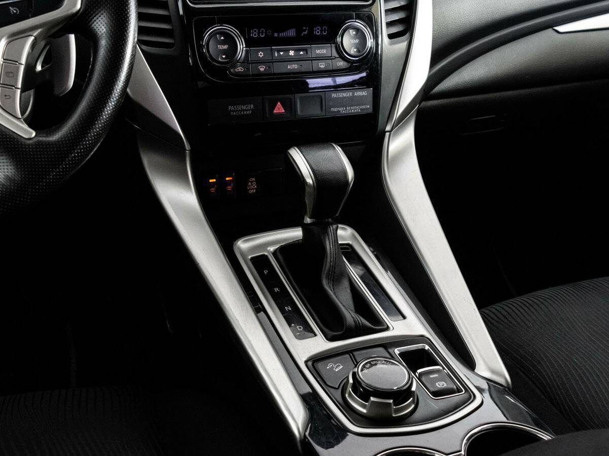 Mitsubishi Pajero Sport б/у, 2017, Автоматическая. Фото: #14