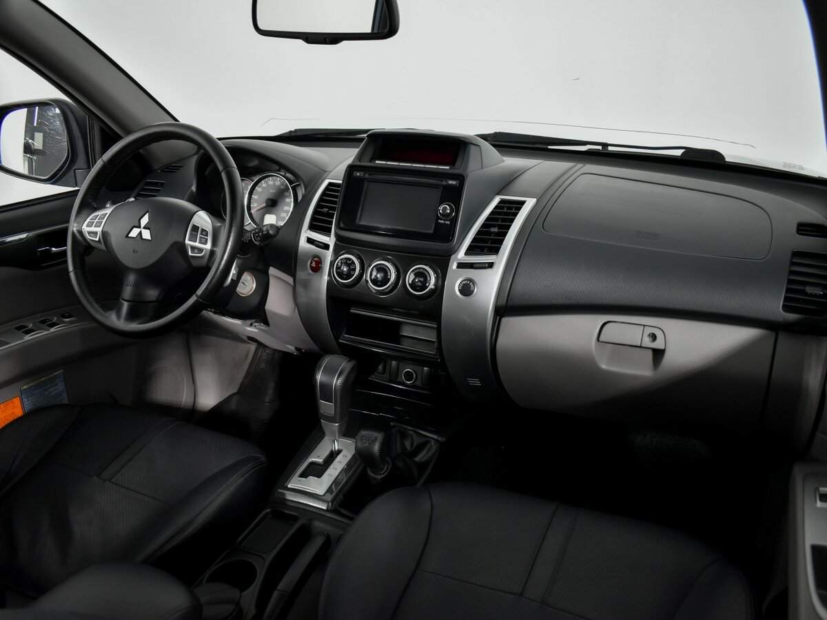 Mitsubishi Pajero Sport б/у, 2015, Автоматическая. Фото: #8