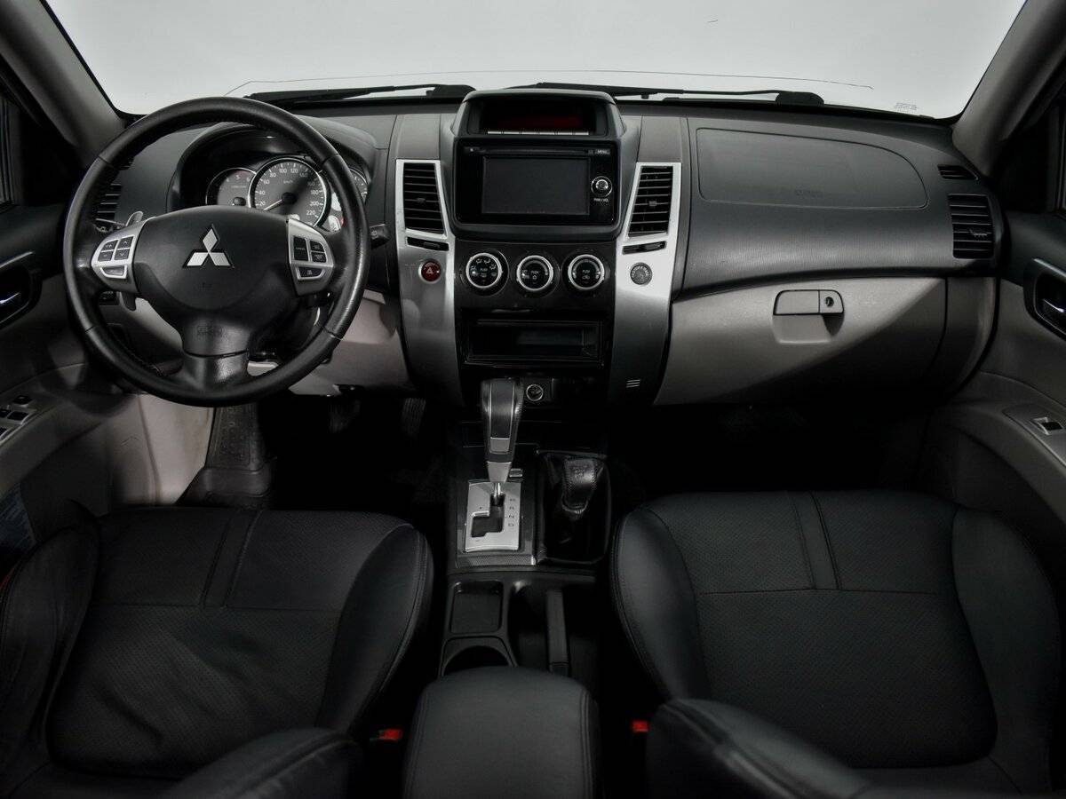 Mitsubishi Pajero Sport б/у, 2015, Автоматическая. Фото: #9